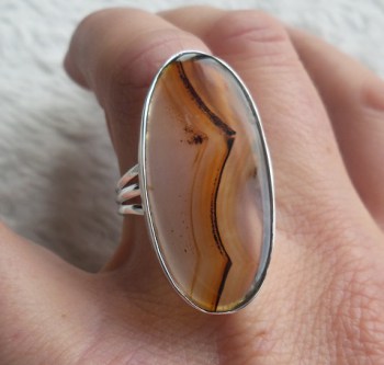Zilveren ring gezet met ovale Montana Agaat maat 17.7 mm